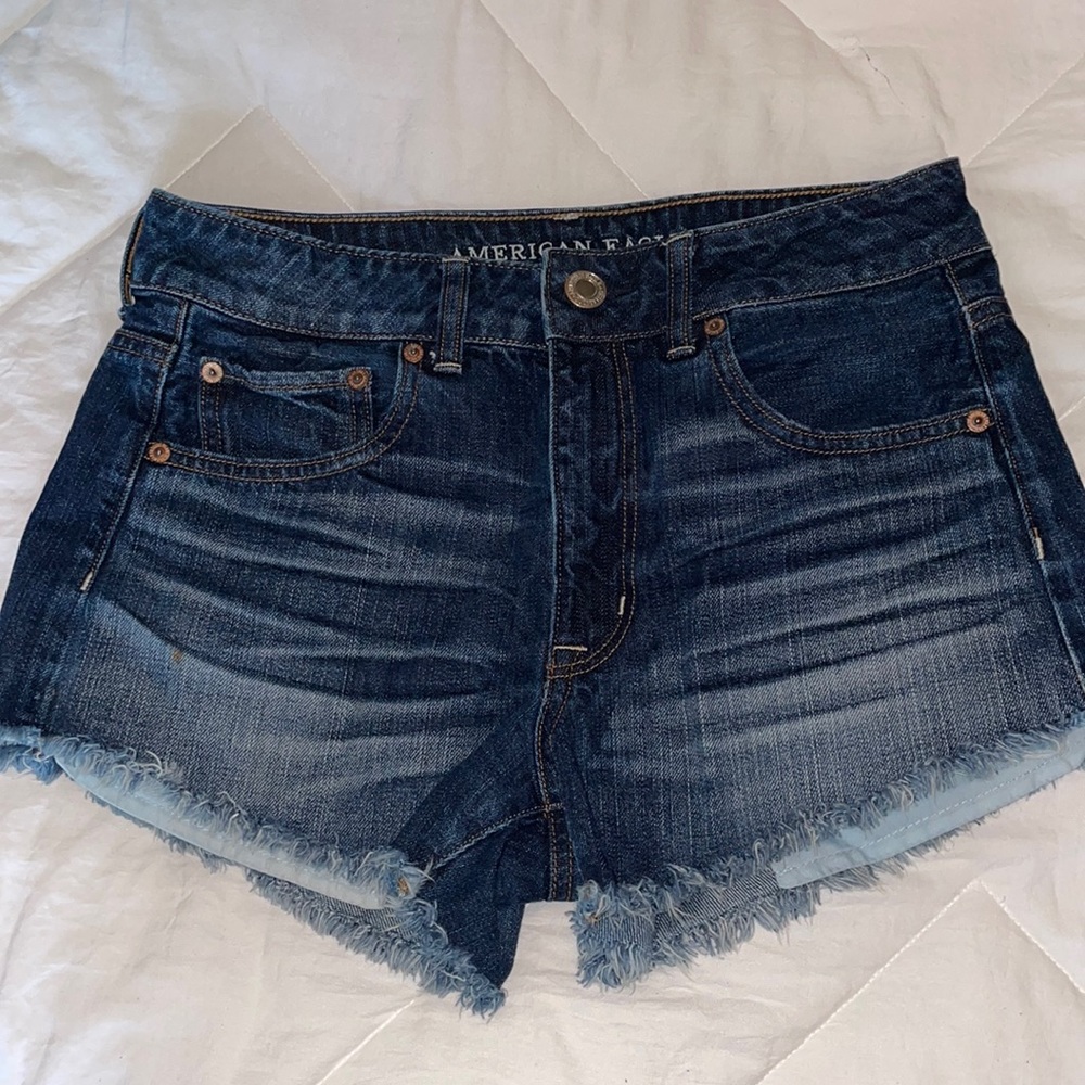 SIZE 6 AMERICAN EAGLE JEAN CUTOFF SHORTS